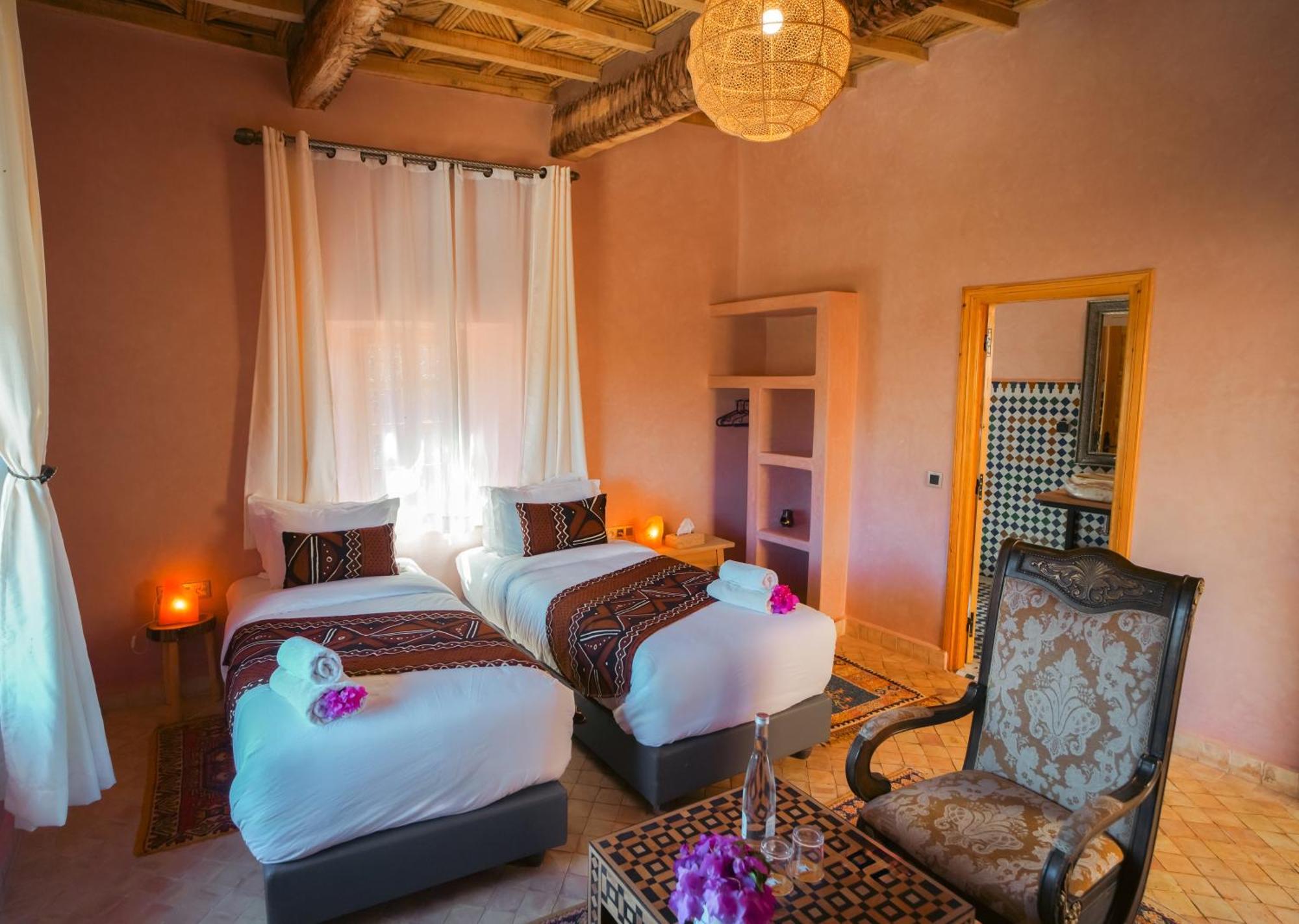 Kasbah Hnini Hotel Igdaoun Exterior photo