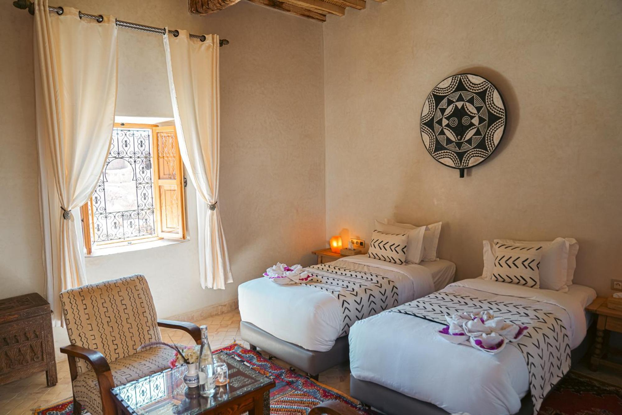 Kasbah Hnini Hotel Igdaoun Exterior photo